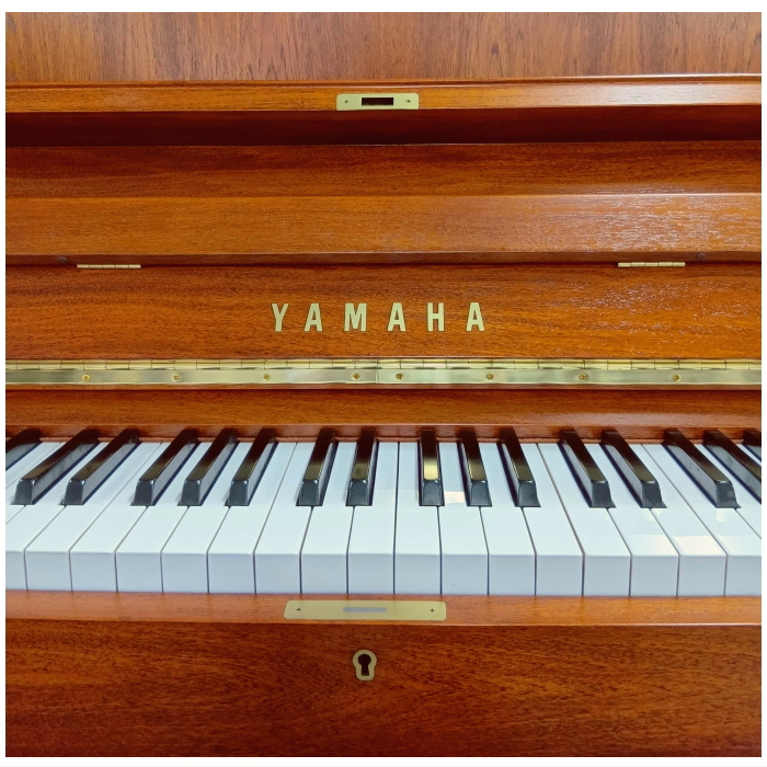YAMAHA 自動演奏付き　アップライトピアノ 木目調 椅子付き　W103 株式会社ピアノプラザ | YAMAHA W103(2225)